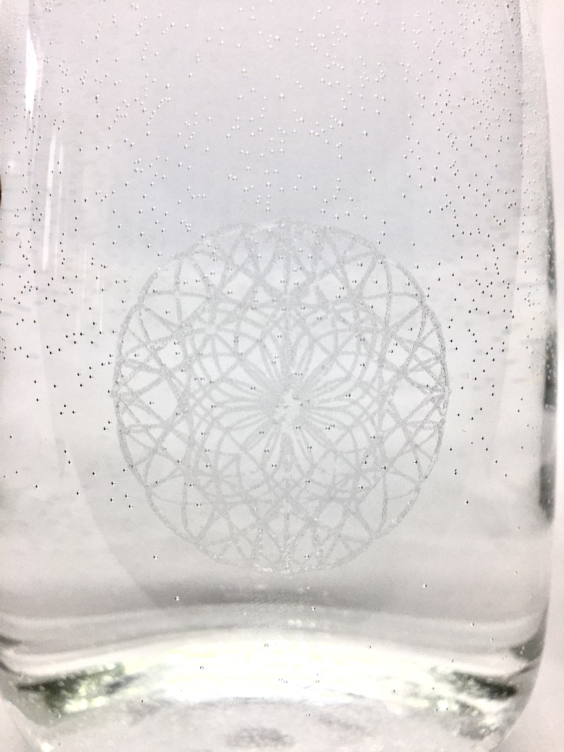 Wasserkaraffe mit BIAS Energiesymbol
